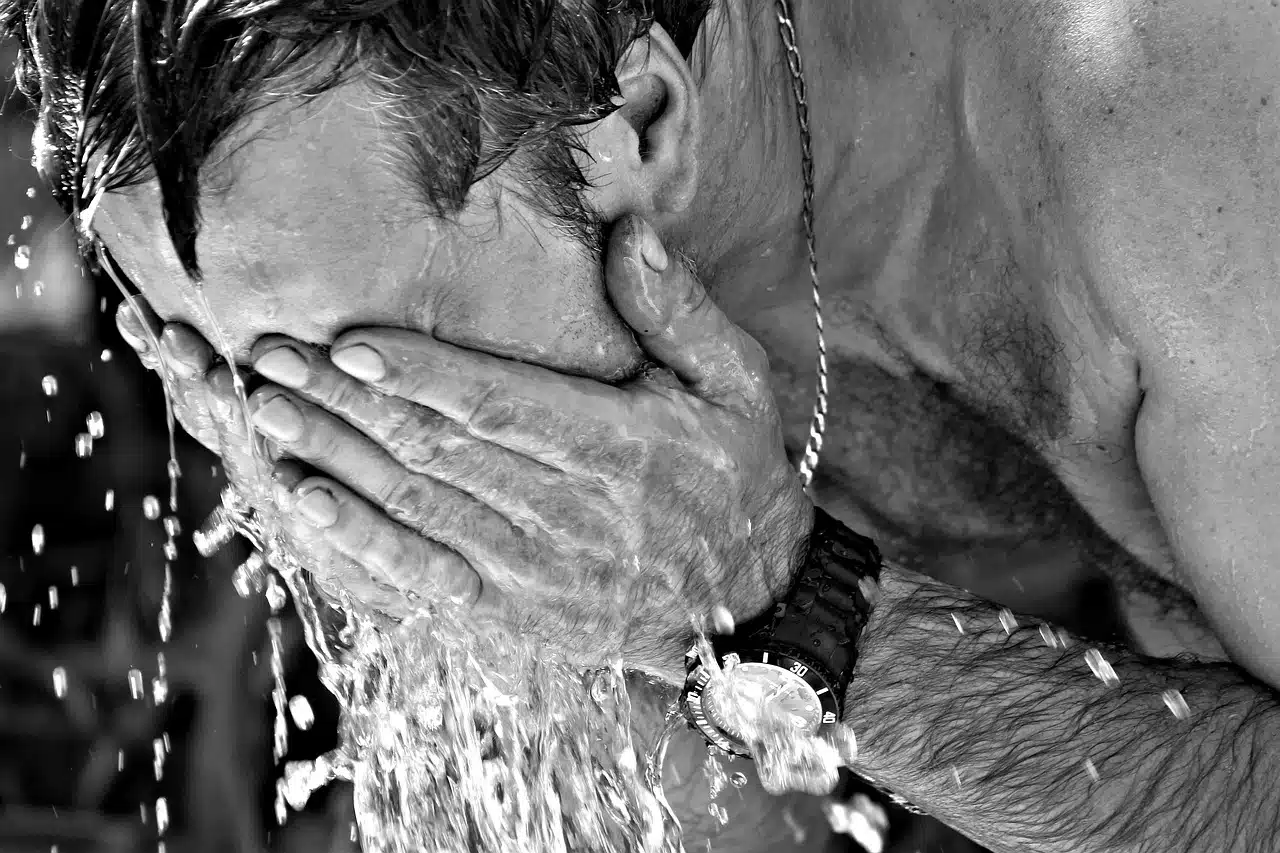 heat, summer, excursion, sun-bathing, heatwave, sunshine, men's, water, aqueous, hour s, damage, hand, nature, facial, washing, bathing, season, cooling, cold water, heat stroke-1494868.jpg